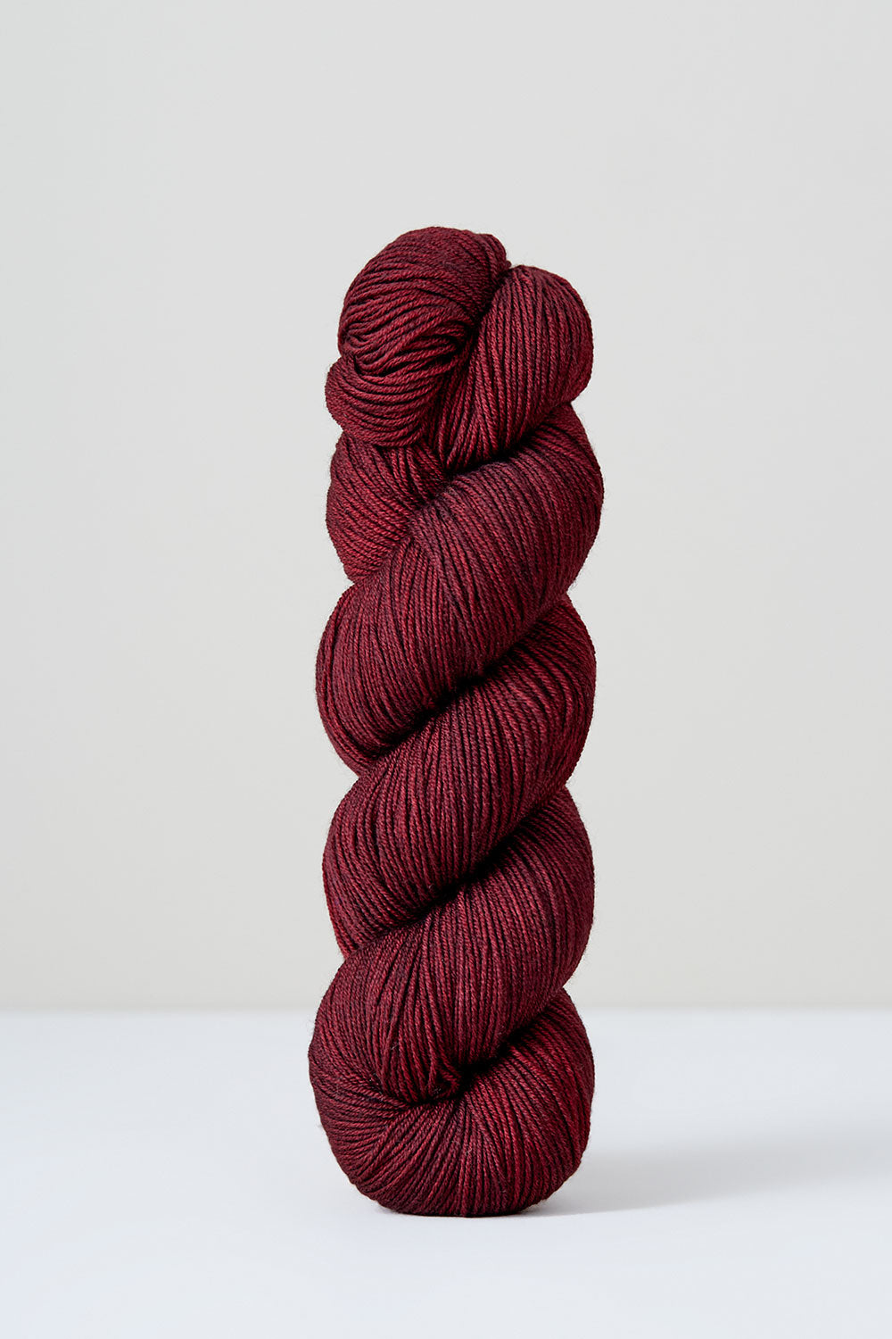 Urth Yarns Harvest Fingering "Juodoji vynuogė" mezgimo siūlai