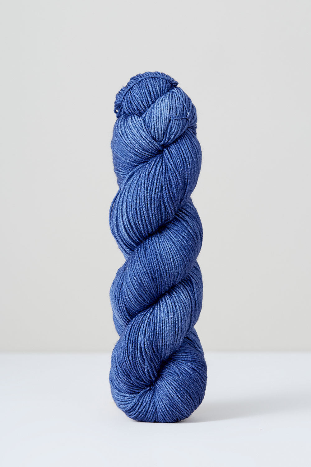 Urth Yarns Harvest Fingering "Kosminė violetinė morka" mezgimo siūlai
