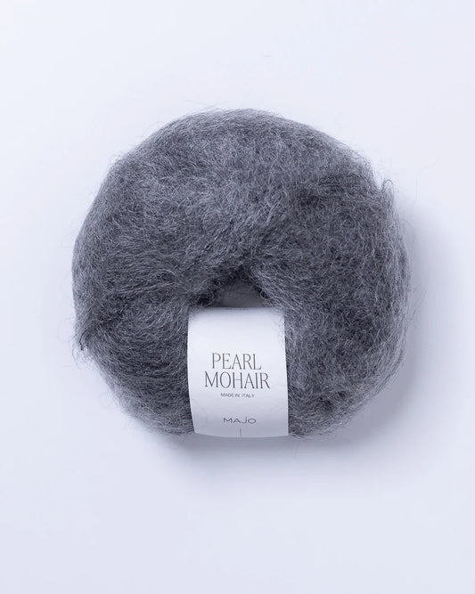Majo Pearl Mohair (602) "Tamsiai pilki" mezgimo siūlai