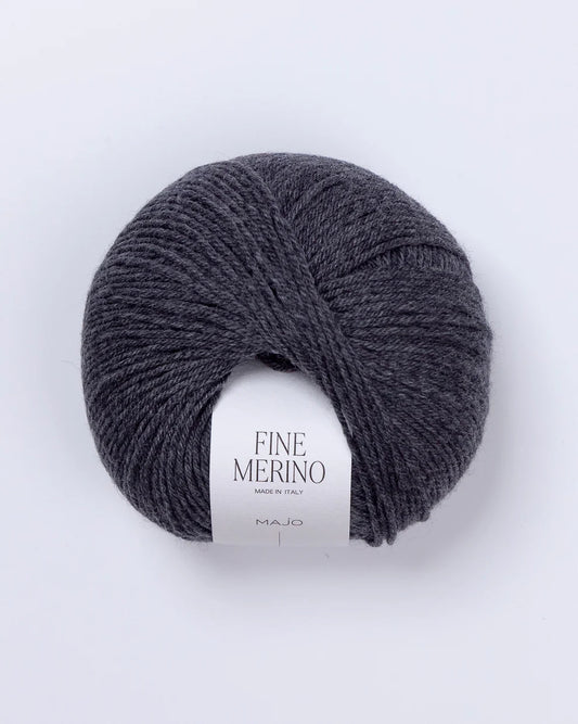 Majo Fine Merino (602) "Tamsiai pilka" mezgimo siūlai